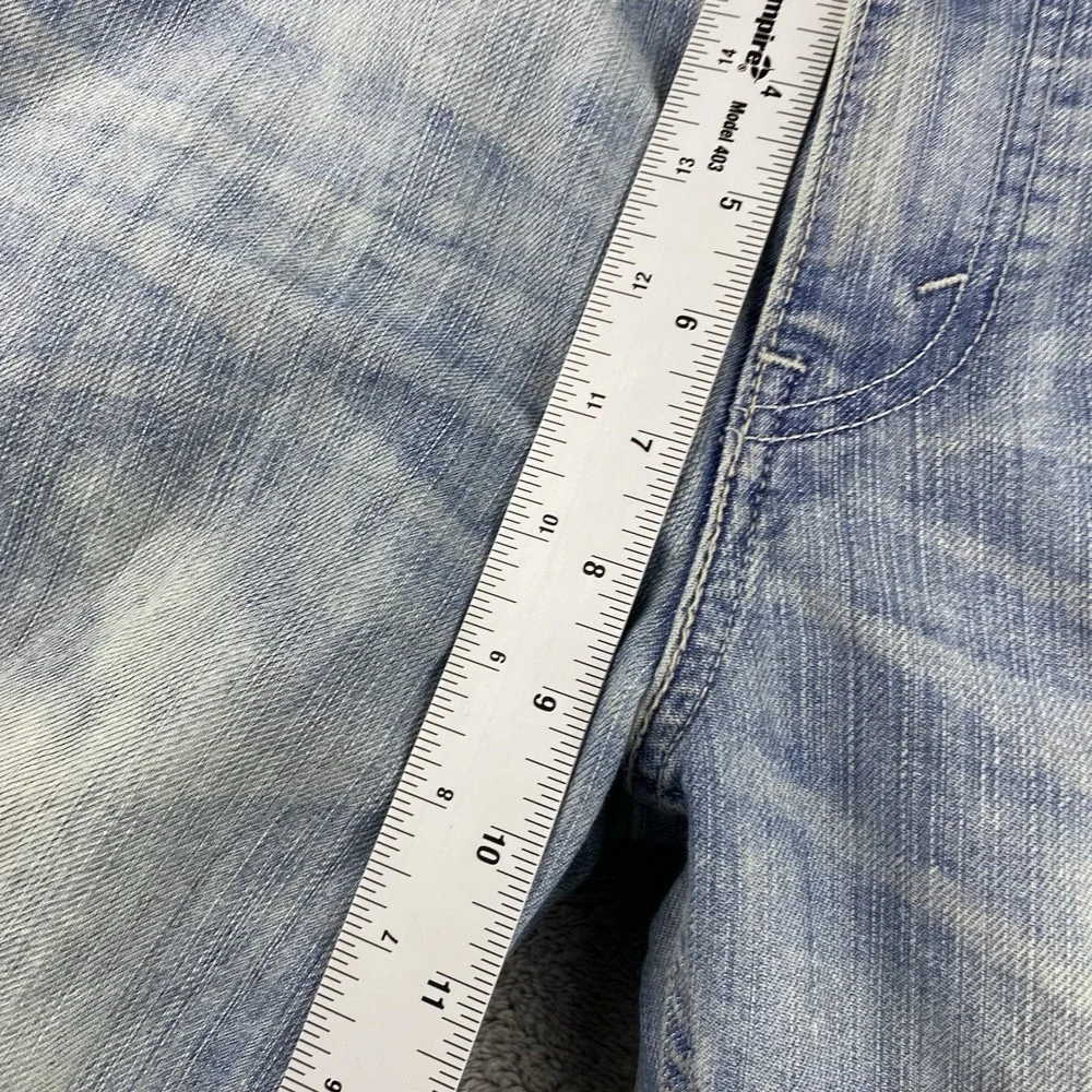 Levis excellent has